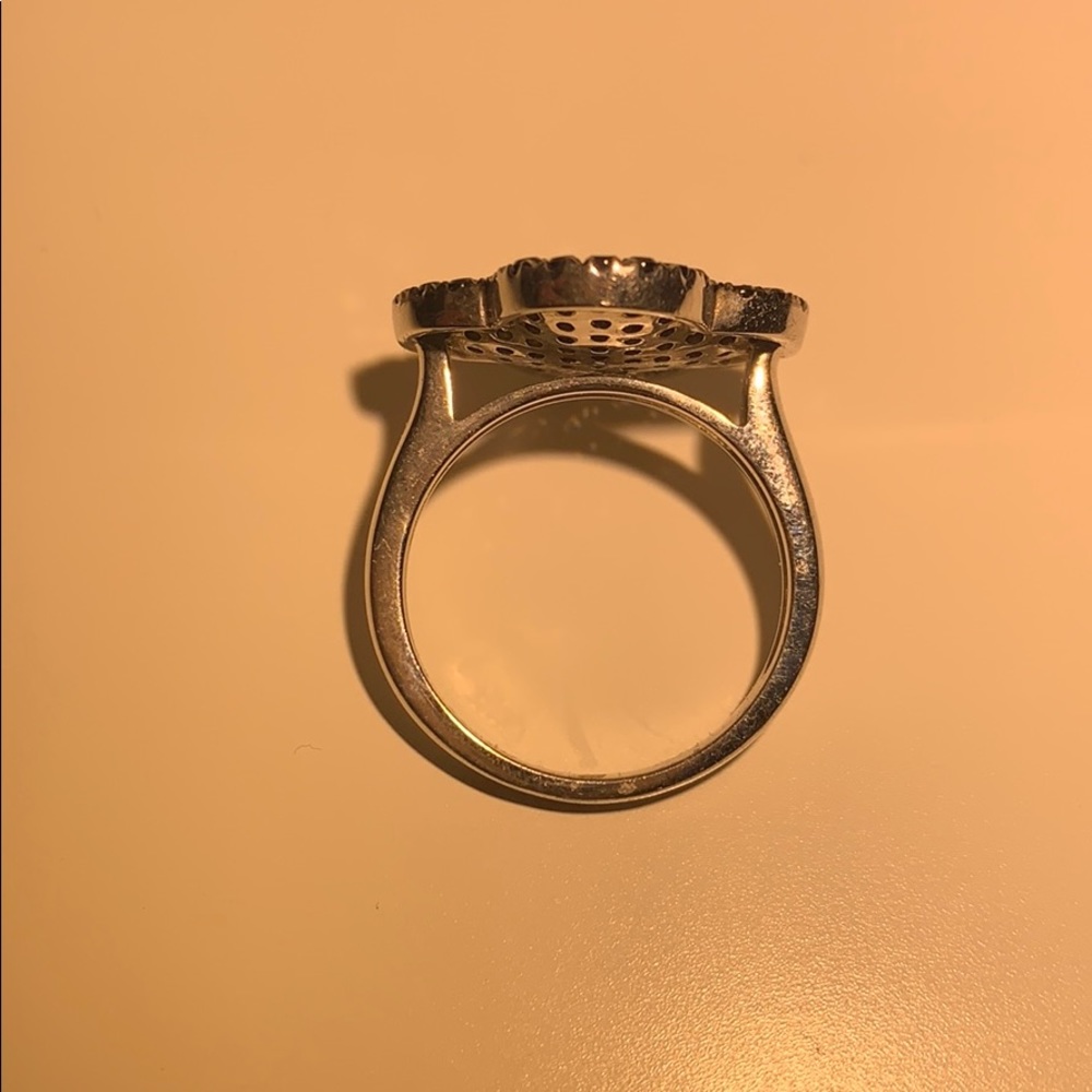 Clover Ring - Picture 6 of 8